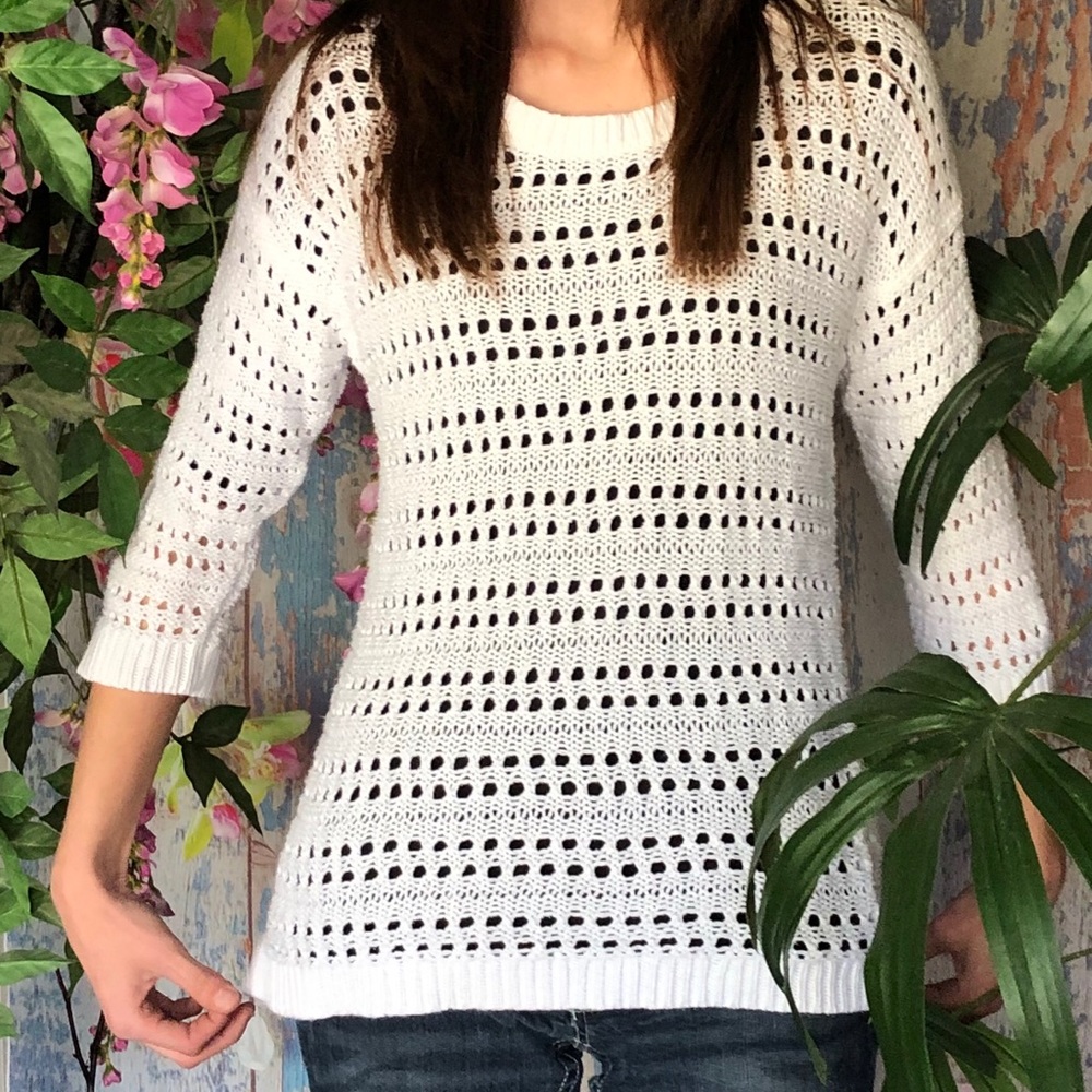 Dainty Light Crochet Top 3/4 Sleeve - Picture 4 of 5